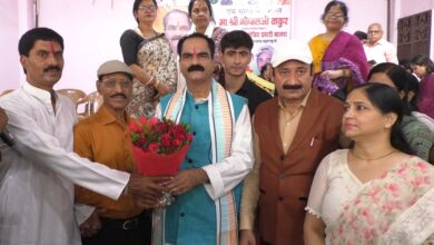 Bihar Election: Darbhanga MP Gopal Thakur interacted with migrant Biharis