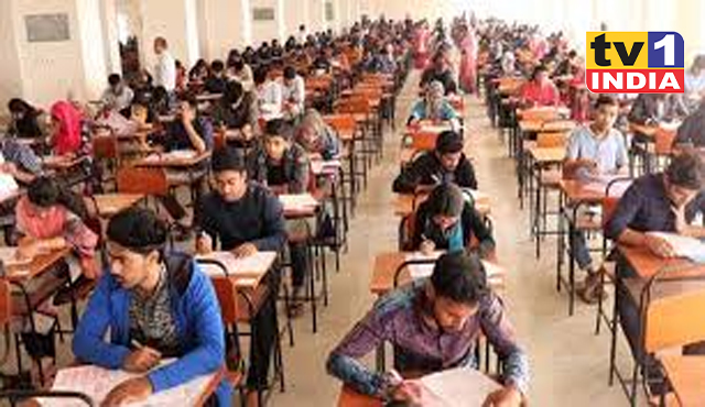 Students Show Great Enthusiasm for Scholarship Examination
