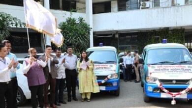 MP Naresh Mhaske dedicates three mobile clinics of Thane Municipal Corporation